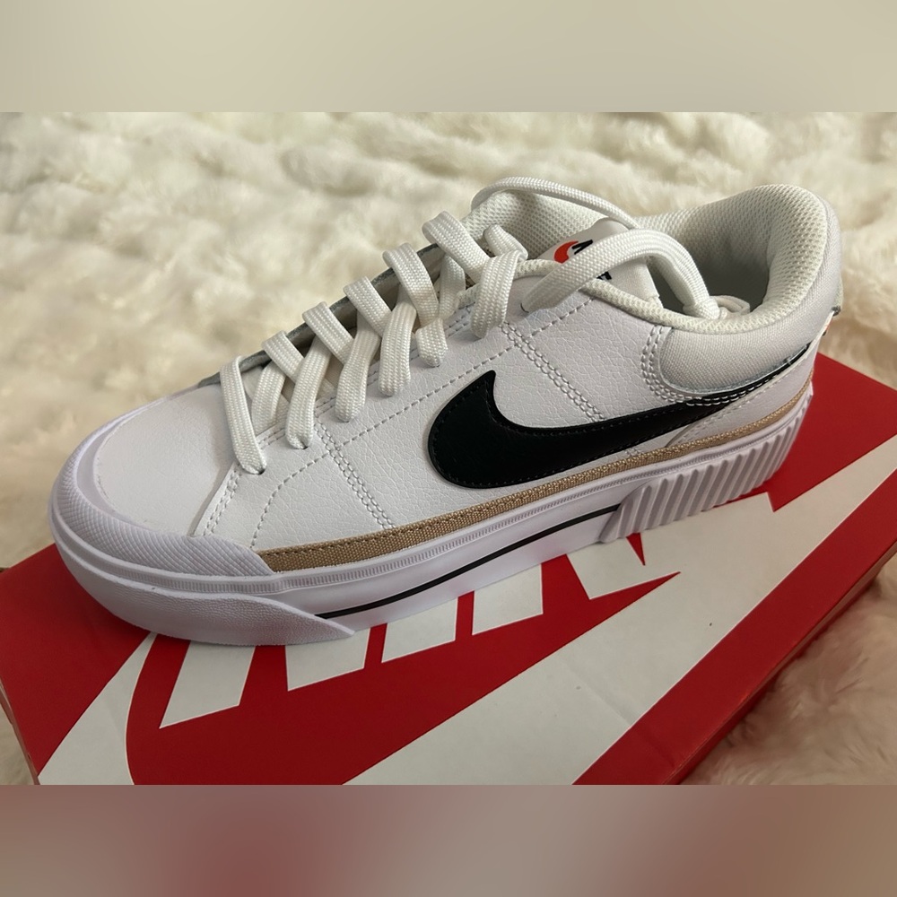 Nike Women’s Court Legacy Lift Shoes
